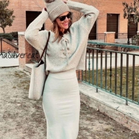 Bloggers Favorite Zara Women's Tan Beanie Hat - Picture 5 of 5